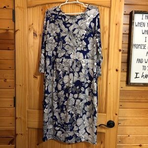 NWOT Pretty shift dress